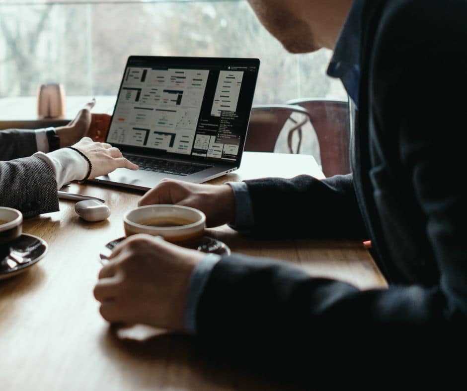 Conteúdo B2B: como gerar credibilidade sem perder engajamento