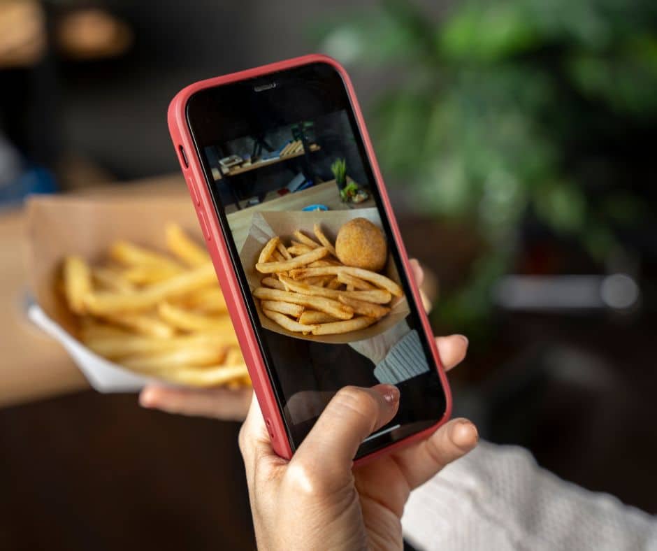 iFood Mantém Liderança e 99Food Cresce nas Buscas: O Que os Dados Revelam Sobre o Mercado de Delivery no Brasil